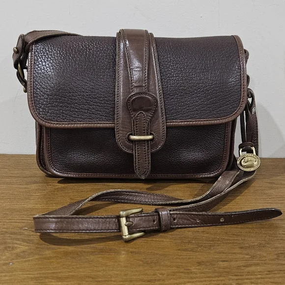 Elegant Brown Leather Shoulder Bag - Picture 9 of 16